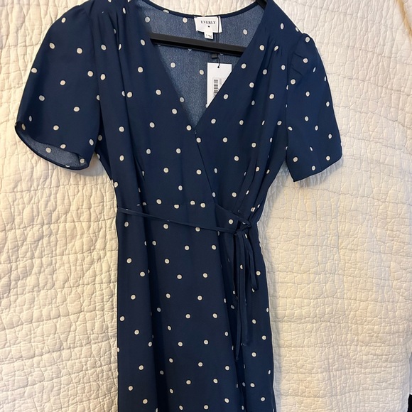 Everly Women’s Small Wrap Dress NWT - Picture 5 of 6